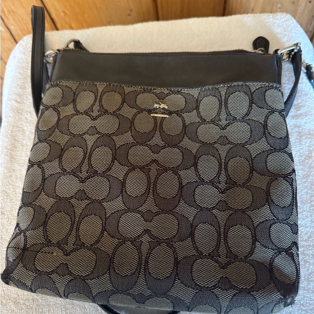 Authentic COACH Crossbody Bag See Photos - Picture 5 of 14